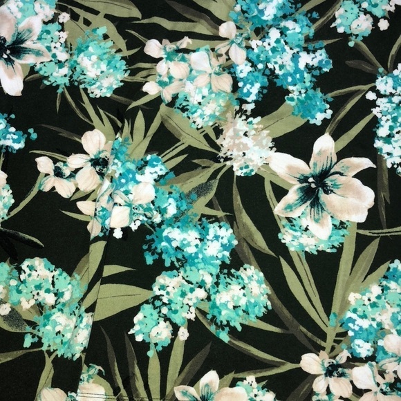 Croft & Barrow floral top large olive - Picture 3 of 3